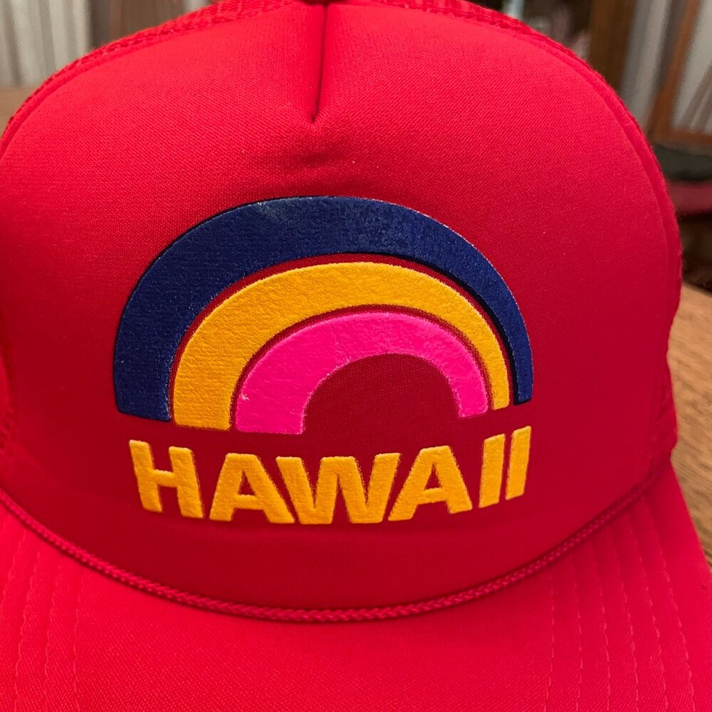 Men's Vintage Hawaii Rainbow Red Snapback Mesh Back Trucker Hat Cap - Picture 3 of 11